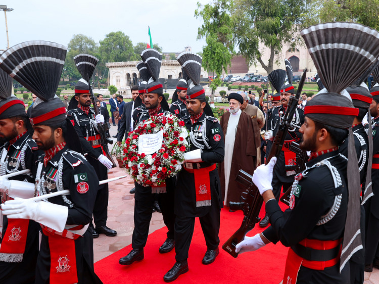 حضور در آرامگاه اقبال لاهوری