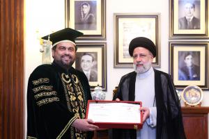اعطای مدرک دکترای افتخاری به رئیس جمهور