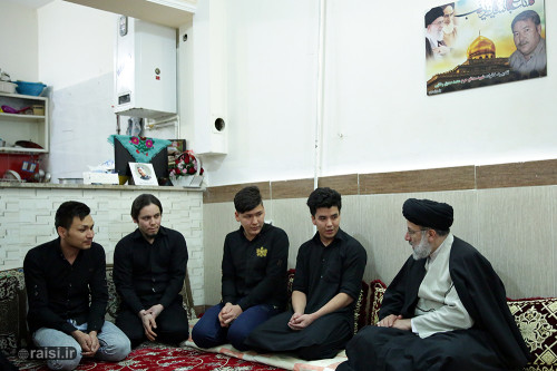 دیدار تولیت آستان قدس رضوی با خانواده شهید مدافع حرم «محمد صدیق رضایی»