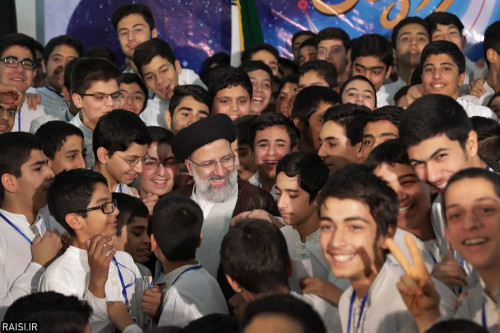 حضور پرشور جوانان و نوجوانان در مراسم اعتکاف از برکات انقلاب اسلامی است