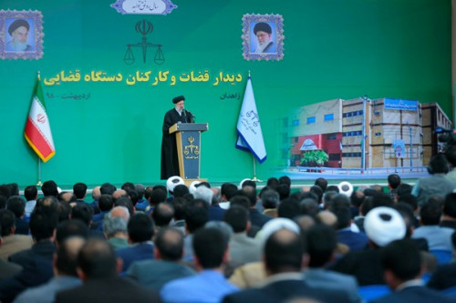 رئیس قوه قضاییه: بومی گزینی قضات در دستور کار است/ با بدنه دستگاه قضایی در ارتباط خواهم بود/ همه قضات موظف به دانش افزایی و روزآمدسازی خود هستند