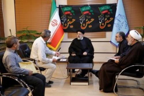 آیت الله رئیسی با تعدادی از مراجعین به دادگستری کل استان زنجان دیدار کرد