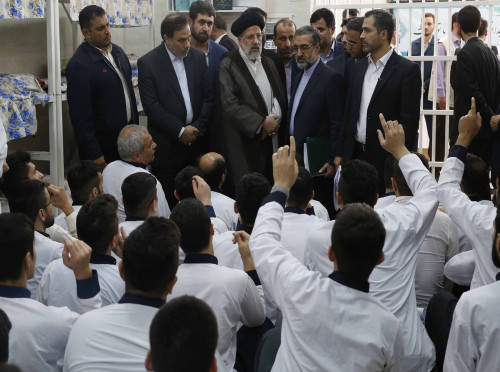 بازدید سرزده رئیس قوه قضاییه از زندان مرکزی اصفهان