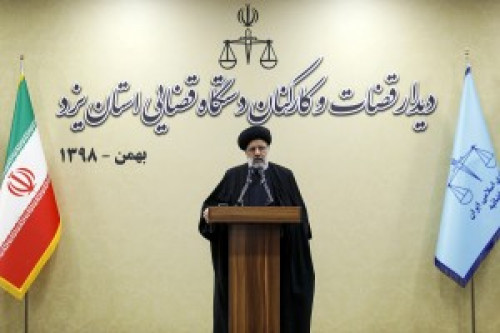 وقتی کسی به دادگاه میآید، با لحن و ادبیات مناسب با وی سخن بگویید