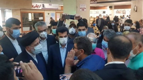 حضور حجت الاسلام والمسلمین رئیسی در جمع کادر درمان بیمارستان میلاد