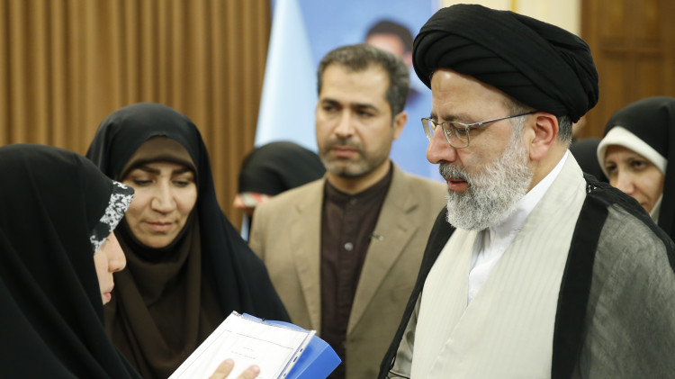 رئیسی: مناظره، عرصه ارائه «برنامه» و «کارنامه» باشد/ وعدهای نمیدهیم که نتوانیم عمل کنیم