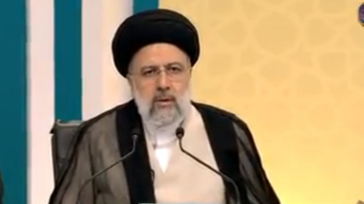 رئیسی: در قضیه بنزین در آبان 98 کسی که باید پاسخگو باشد شخص آقای روحانی است