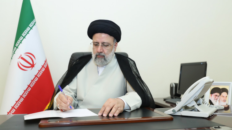 جمهوری اسلامی ایران همواره مدیون همت بانوانی است که اسوههای مقاومت در دامان آنان بالیدند/ مادران و همسران معظم شهدا الگوی همه بانوان هستند