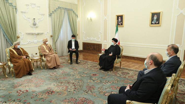 رئیس جمهور:اراده و سیاست ما توسعه همکاری با کشورهای دوست بویژه عمان است