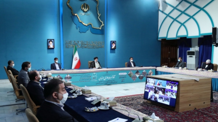 فراهم کردن میدان فعالیت برای بخش خصوصی از وظایف دولت است