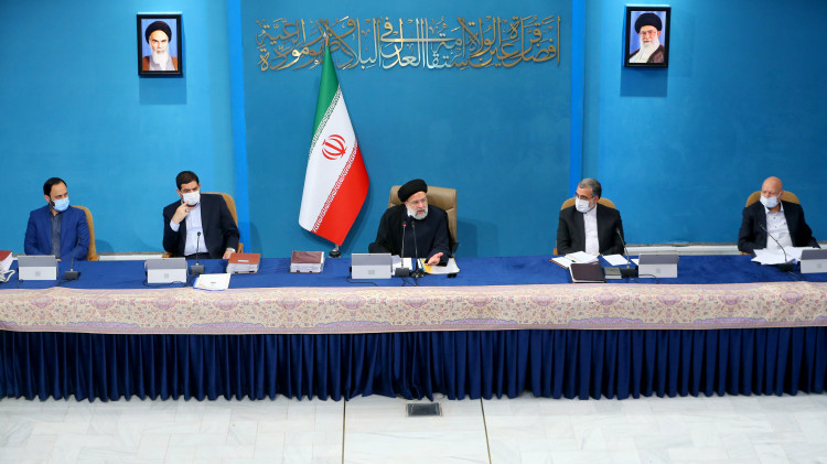 دولت خود را اولین مخاطب فرامین و توصیههای رهبر معظم انقلاب میداند