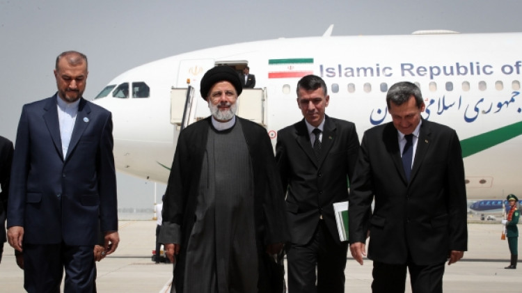 دکتر رئیسی وارد ترکمنستان شد