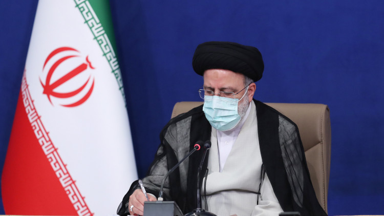 برای حل مشکل پرداخت حقوق معلمان در اسرع وقت با مسئولان مربوطه جلسهای برگزار شود