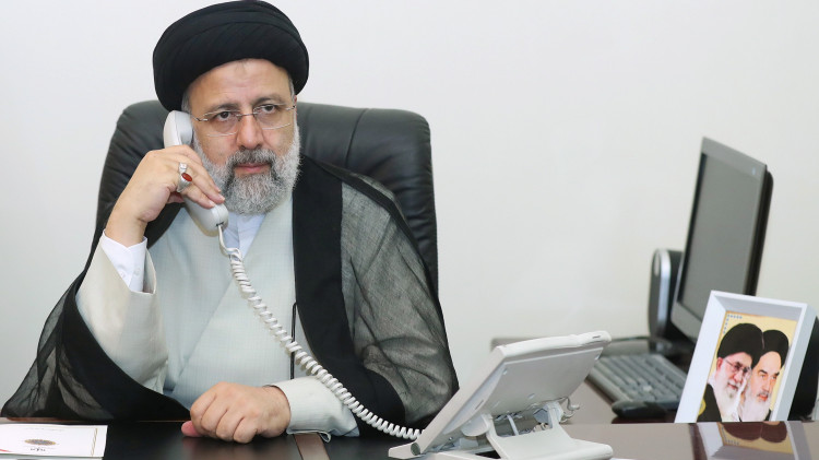 رئیس جمهور سال نو را خدمت مقام معظم رهبری تبریک گفت/ دکتر رئیسی: دولت با همه توان تحقق شعار سال را دنبال خواهد کرد