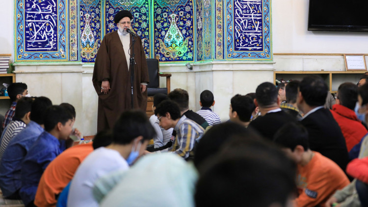 انسان در زندگی خود نباید تسلیم محدودیتها شود/ تلاش کنید با توکل بر خدا و همت و تلاش مضاعف افرادی تاثیرگذار و آیندهساز باشید