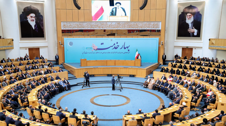 سیاست داخلی دولت متکی به ظرفیتهای کشور و سیاست خارجی مبتنی بر نگاه متوازن در روابط با همه کشورهاست