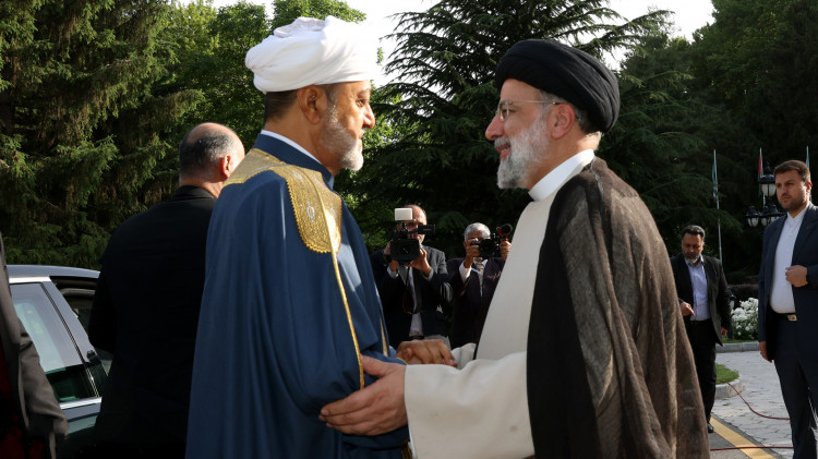 استقبال رسمی آیتالله رئیسی از سلطان عمان