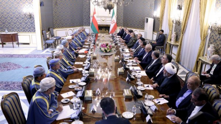 آیت‌الله رئیسی: روابط ایران و عمان از مرحله تجاری به مرحله سرمایه‌گذاری ارتقا یافته است