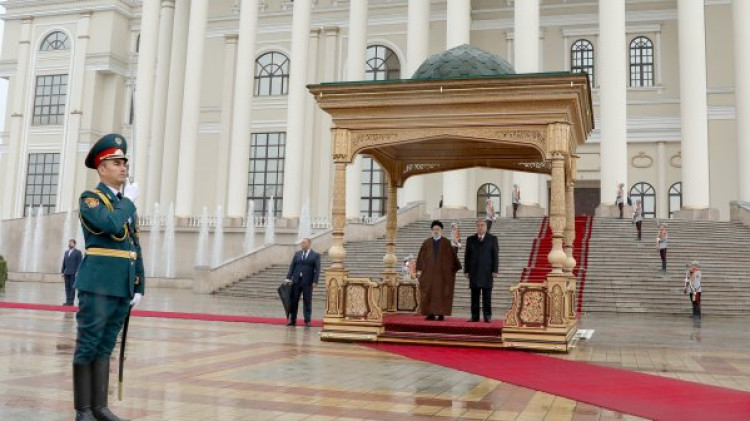 استقبال رسمی امامعلی رحمان از دکتر رئیسی در قصر ملت تاجیکستان