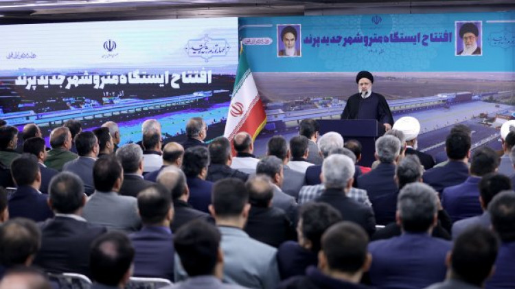 پیشرفتهای امروز کشور نتیجه مقاومت مردم است/ تلاش دشمن برای توقف قطار پیشرفت ایران در برابر اراده مردم راه به جایی نخواهد برد/ توسعه زیرساختهای حمل و نقل و تسهیل تردد مردم یکی از ضرورتهای توسعهیافتگی است