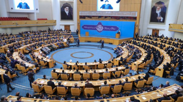 همه نیازهای انسان معاصر در قانون اساسی جمهوری اسلامی لحاظ شده است/ تصمیمات، رفتارها و عمل ما در جمهوری اسلامی باید با قانون اساسی انطباق جامع داشته باشد/ حمایت از مظلومان فلسطینی جزو اصول قانون اساسی بوده و تحت تاثیر تطورات جهانی قرار نمیگیرد