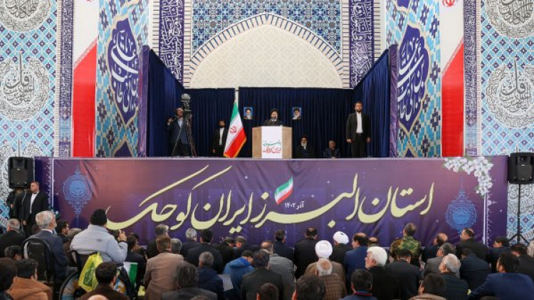 توسعه راههای مواصلاتی و رفع مشکل مسکن استان البرز از برنامههای محوری دولت است/ یقین بدانید در برخورد با فساد به هیچکس رحم نخواهم کرد/ زبان گویای ملت ایران خواهیم بود و در مجامع بینالمللی بر سر ظالم فریاد میزنیم