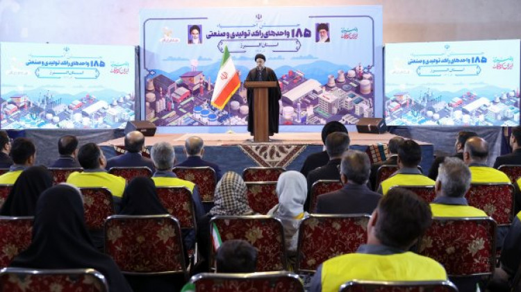 استقلال سیاسی و اقتصادی کشور و رونق زندگی مردم در گرو تولید است/ امروز همه زمینههای تولید از جمله نیروی انسانی مولد، خلاق و کارآمد فراهم است/ همه دستگاههای اداری و اجرایی موظف به حمایت از احیای واحدهای تولیدی و صنعتی راکد هستند