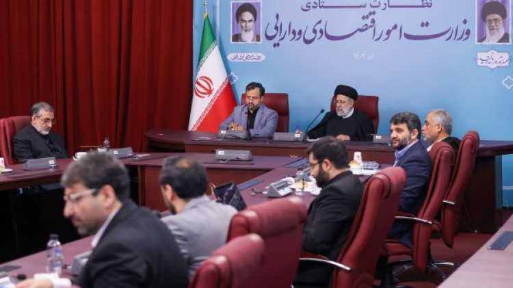 استقلال اقتصادی کشور نیازمند «مدیریت کارآمد و تحولخواه» در این وزارتخانه است/ ایجاد سامانههای شفافیت و نظارت از اقدامات موثر وزارت اقتصاد برای سالمسازی نظام اقتصادی/ «تلاش برای افزایش سرمایهگذاری» و «افزایش بهرهوری» دو ماموریت مهم وزارت امور اقت