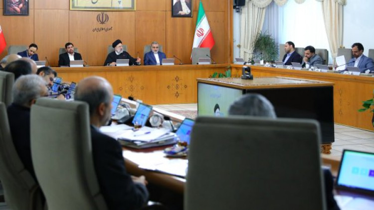 قدردانی از عملکرد وزارت نفت و رسانهها در موضوع تلاش دشمن برای ایجاد اختلال سامانههای سوخترسانی/ ضرورت اهتمام مدیران به ارتقای موازین اخلاقی در جهت افزایش بهرهوری در خانواده اداری کشور/ گزارش وزرای ارتباطات و راه از توسعه اینترنت پرسرعت روستایی و