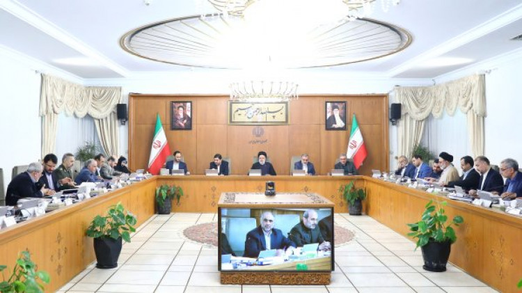 دکتر رئیسی: پیروان حضرت مسیح (ع) و دیگر ملتهای آزاده توقف جنایات هولناک علیه مردم غزه را مطالبه کنند/ گزارش معاون علمی رئیس جمهور از تولید و صادرات دستگاههای پیشرفته سیتیاسکن و ونتیلاتور