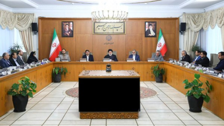 تاکید دکتر رئیسی بر تدوین سریعتر نظام عادلانه پرداخت بر مبنای همسانسازی دستمزد خدمات و مشاغل یکسان و پرهیز از اعمال سلیقه/ گزارش وزیر راه و شهرسازی از اجرای پروژههای عظیم جادهای، ریلی و بندری کشور/ توضیحات رئیس سازمان اداری و استخدامی درباره ساما