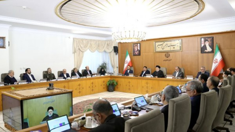 دکتر رئیسی: روحیه جهادی و خستگیناپذیر شهید سلیمانی برای مدیران دستگاههای اجرایی الگو و الهامبخش است/ همه مسئولان «مردم» را به عنوان محور همه تصمیمات و اقدامات خود ببیند/ گزارش رئیس سازمان برنامه و بودجه از آمار رشد اشتغالزایی و کاهش نرخ بیکاری در