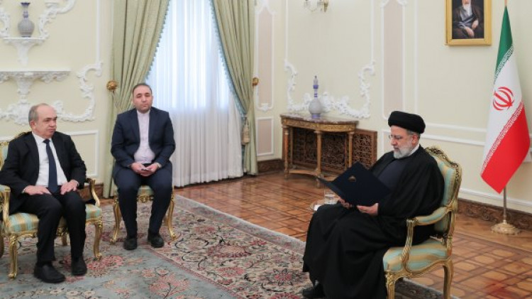 دکتر رئیسی: همکاری و انسجام کشورهای اسلامی میتواند ماشین جنایت رژیم صهیونیستی را متوقف کند/ سفیر بوسنی و هرزگوین: خواستار گسترش بیش از پیش روابط و همکاریهای سازنده فیمابین هستیم