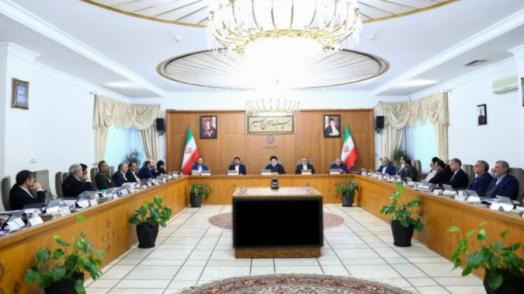 دکتر رئیسی: اعمال تروریستی صهیونیستها با هدف انحراف افکارعمومی از جنایات آنها در غزه صورت میگیرد/ قدردانی از پرتاب موفق ماهواره ثریا به مدار 750 کیلومتری/ گزارش اعضای دولت از ارتقای چشمگیر نرخ بهرهوری، تحویل خودروهای برقی و اجرای موفق پویش سلامت