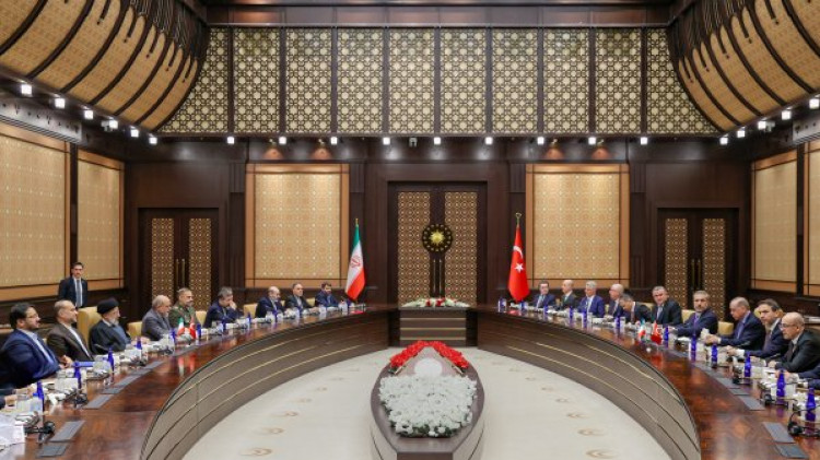 دکتر رئیسی: برگزاری هشت جلسه شورایعالی همکاری نماد اراده سران ایران و ترکیه برای گسترش روابط است/ قطع روابط سیاسی و اقتصادی با رژیم صهیونیستی از موثرترین اقدامات بازدارنده محسوب میشود/ ابراز خرسندی اردوغان از برگزاری دیدارهای پربار با رئیس جمهور و