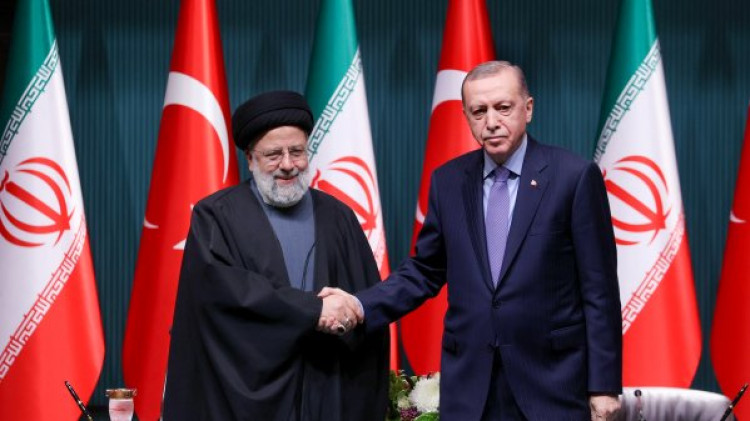 بیانیه مشترک جمهوری اسلامی ایران و ترکیه/ تأکید بر ارتقای حداکثری حجم تجارت فیمابین و افزایش سرمایهگذاری متقابل/ محکومیت جنایات وحشیانه رژیم صهیونسیتی علیه مردم مظلوم غزه/ اعلام حمایت از یکپارچگی یمن و ضرورت یافتن راهکار سیاسی برای برقراری ثبات دائ