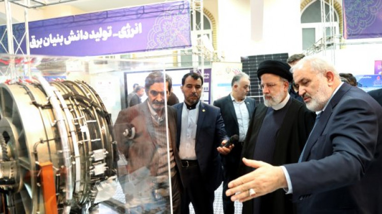 بازدید سه ساعته دکتر رئیسی از نمایشگاه توانمندیهای تولیدات داخل/ صدور دستور رفع مشکلات و تسهیل و تسریع در روند فعالیت شرکتهای دانشبنیان