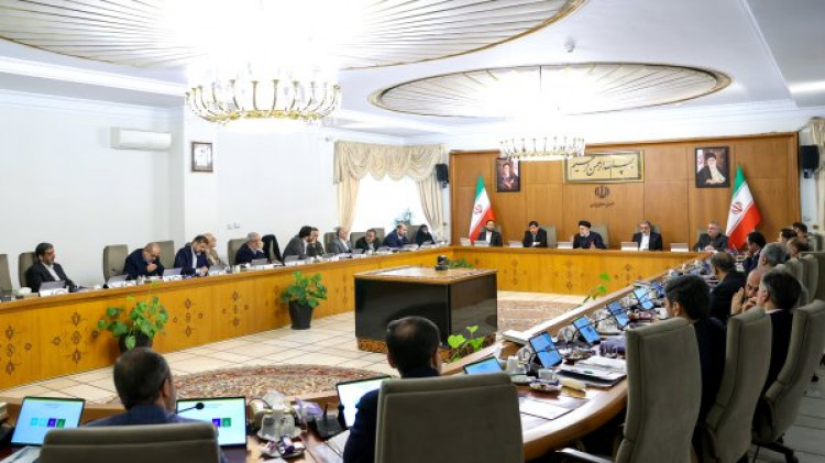 مکلف شدن اعضای دولت از سوی دکتر رئیسی به ارائه برنامههای مدون با زمانبندی مشخص برای پیگیری رهنمودهای رهبری در دیدار فعالان اقتصادی/ گزارش رئیس بانک مرکزی از کنترل نرخ رشد نقدینگی، نرخ رشد پایه پولی و رشد مثبت خالص داراییهای خارجی/ وزیر امور خارجه: