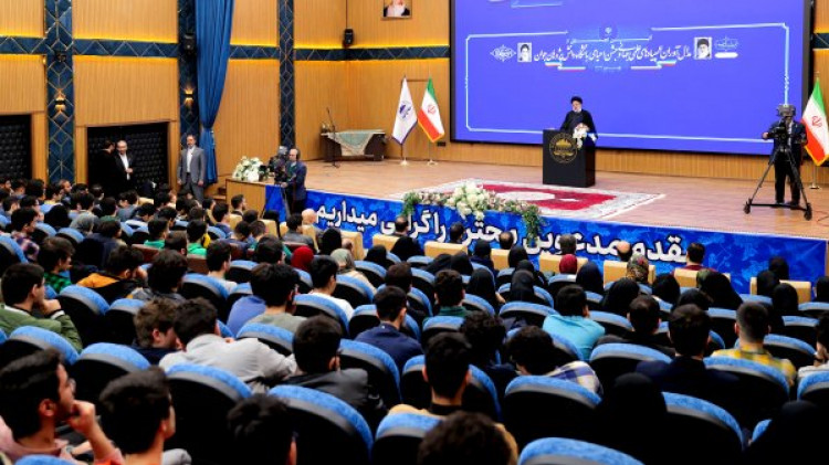 نخبگان باید با شناسایی و تلاش برای حل مسائل کشور، نقشی موثر در رشد و پیشرفت کشور ایفا کنند/ وضعیت و جایگاه علمی کشور قابل مقایسه با قبل از پیروزی انقلاب اسلامی نیست/ دولت با سپردن حل مسائل نخبگان به خودِ نخبگان موافق است