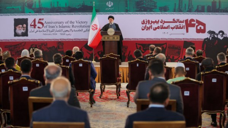 انقلاب اسلامی همچنان ابعاد و زوایایی دارد که باید بیش از پیش مورد شناخت قرار گیرد/ انقلاب اسلامی برخلاف غالب انقلابها دچار چرخش در مواضع و تغییر در آرمانها نشده است