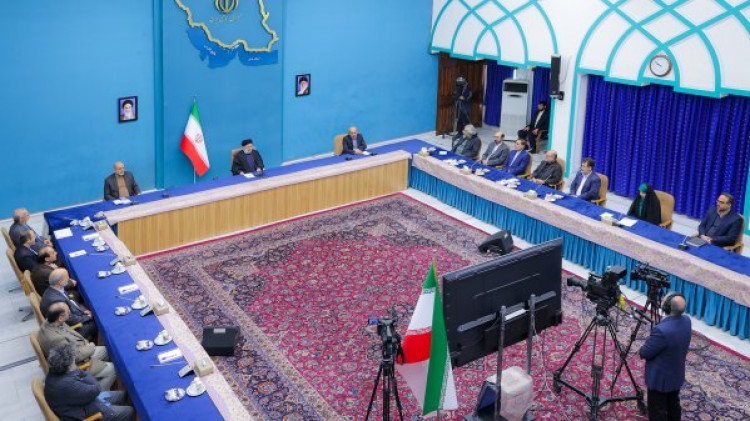 اساس انتخابات در نظامهای سرمایهداری مبتنی بر قدرت و ثروت است/ ایجاد 200 شبکه تلویزیونی تبلیغاتی بستر تبلیغات آسان، ارزان و عادلانه را فراهم میکند/ انتخاب چارچوبهای اداره کشور با رای مردم از برکات انقلاب و نشان جایگاه والای نظر آنان در جمهوری اسلا