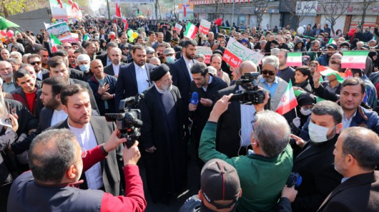 امروز برتری گفتمان انقلاب اسلامی که مردم در سال 57 فریاد میزدند، محقق شده است/ حضور پرشور مردم برای مسئولین، مسئولیتآور است