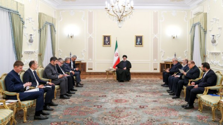 دکتر رئیسی: اجرای موافقتنامه اقتصادی کشورهای اوراسیا زمینهای مناسب برای گسترش بیش از پیش روابط ایران و روسیه و تاتارستان است/ برای گسترش روابط اقتصادی با همه جمهوریهای ذیل فدراسیون روسیه آمادگی کامل داریم/ قدردانی رئیس جمهوری تاتارستان از توجه دکتر