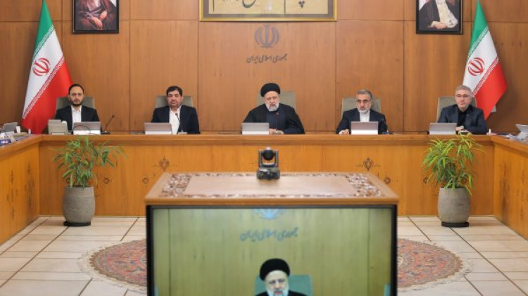 دکتر رئیسی: انتخابات باید یکی از جلوههای مهم و بزرگ انسجام ملی باشد/ مسئولان به جوانان میدان دهند و از ظرفیتها، نشاط و انگیزه آنان غفلت نکنند/ گزارش رئیس سازمان برنامه از کاهش تورم و نرخ 5.1 درصدی رشد اقتصادی در پاییز