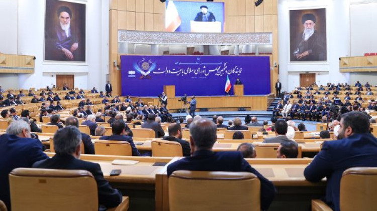 پیامی که از تعامل دولت و مجلس به بیرون مخابره میشود، باید وحدت و انسجام باشد