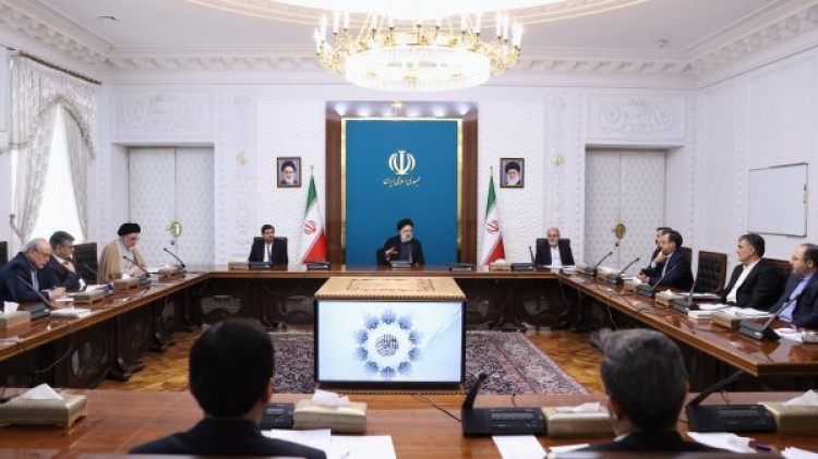 تاکید دکتر رئیسی بر ضرورت تلاش و همکاری بیشتر همه بخشها برای تقویت ثبات و آرامش بازار