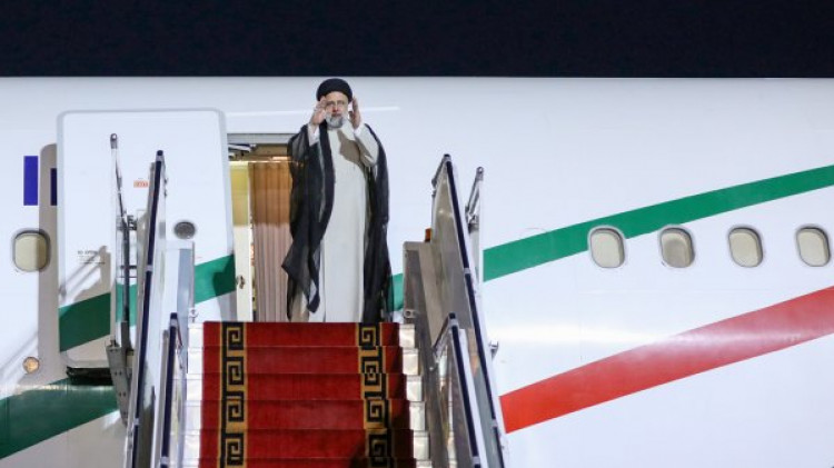 دکتر رئیسی دقایقی پیش تهران را به مقصد اسلامآباد ترک کرد