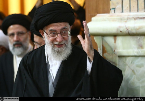 مراسم بزرگداشت آیتالله طبسی در حرم رضوی با حضور رهبر انقلاب