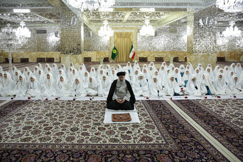 مراسم جشن تکلیف دانش آموزان مدارس امام رضا(ع) با حضور تولیت آستان قدس در حرم مطهر رضوی