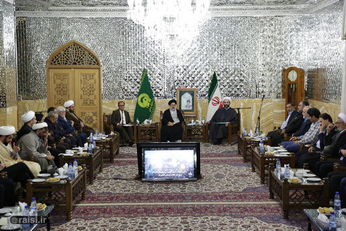 دیدار جمعی از هنرمندان با تولیت آستان قدس رضوی همزمان با هفته «هنر انقلاب اسلامی»